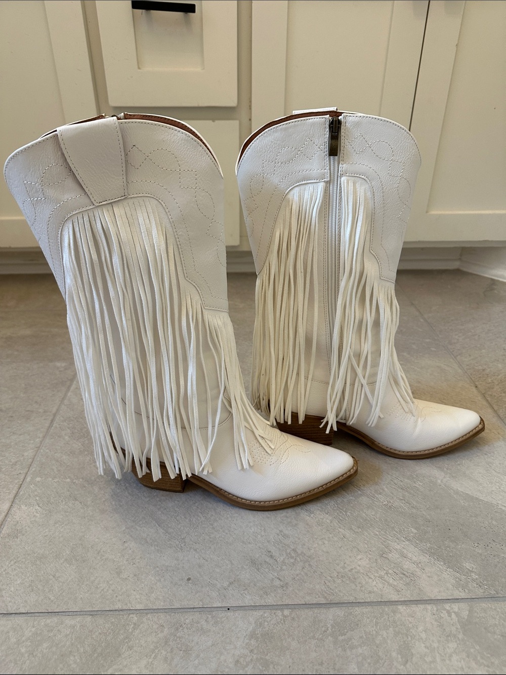 Buckle Beast Fashion White Fringe Tall Western Boots